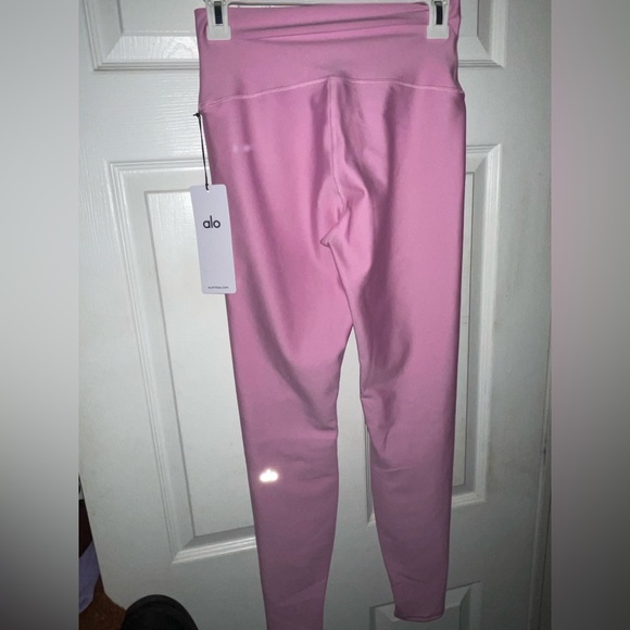 🎁 ALO Airlift Candy Heart Pink Leggings Size M 
NWT COLOR / NOT RELEASED YET‼️ - Picture 2 of 4